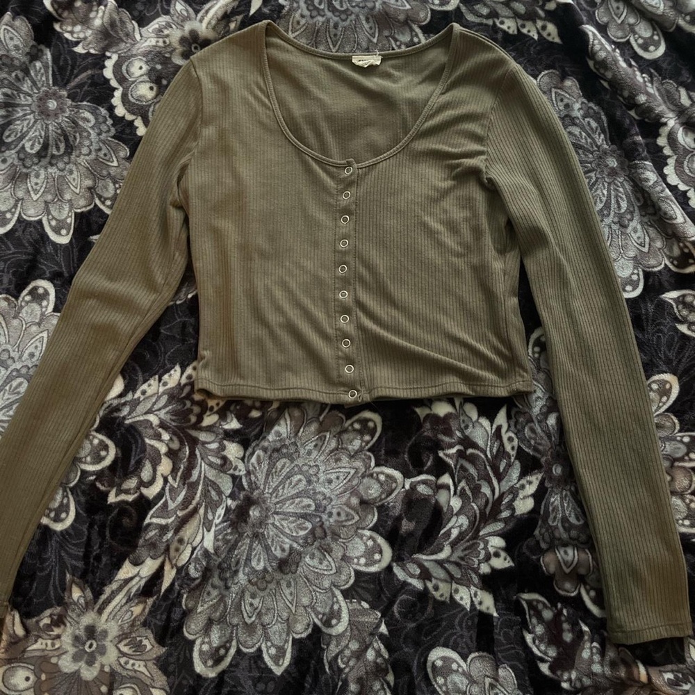 khaki green snap up top from garage
